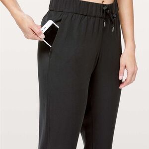 Lululemon women’s size 8 Olive Jogger Pants